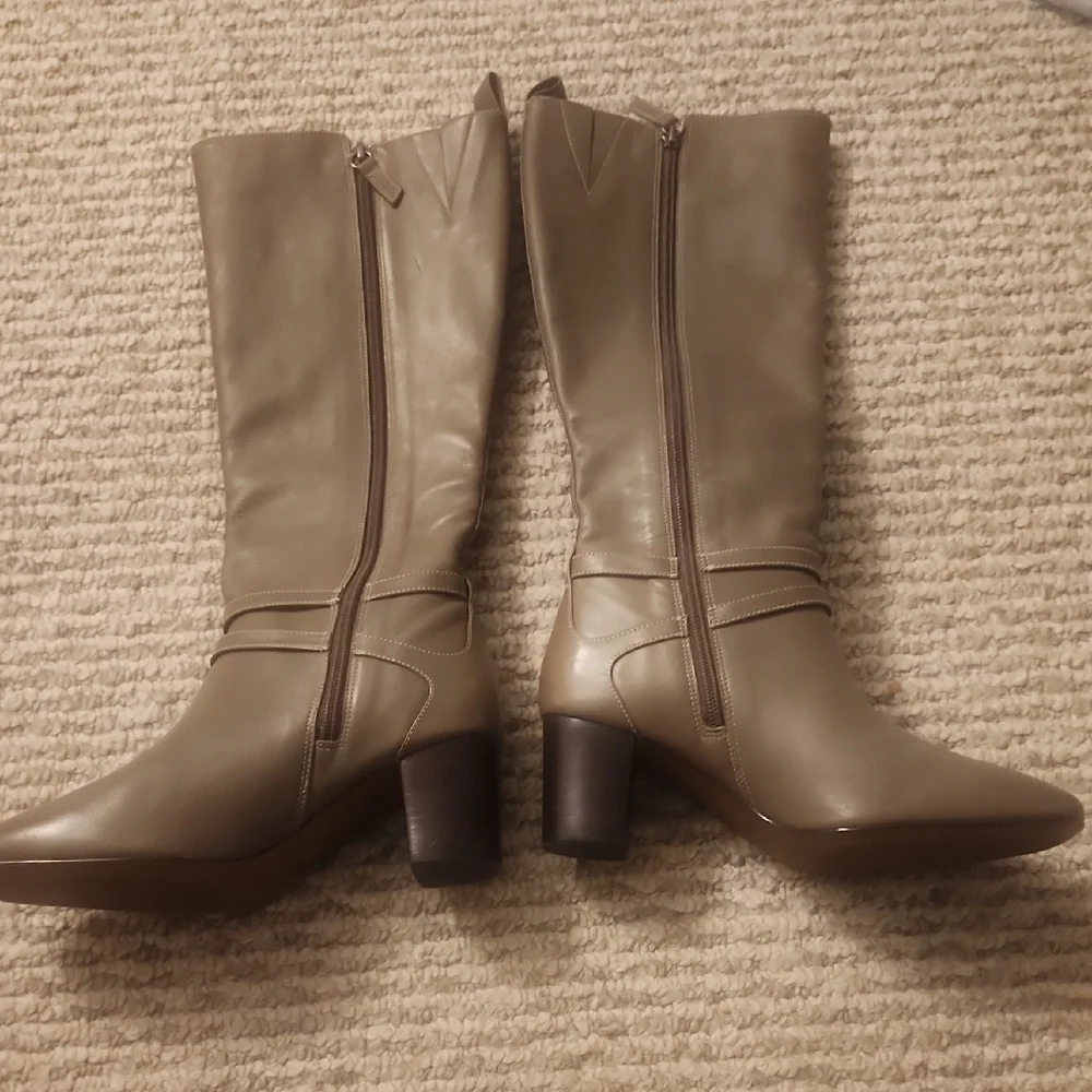 JOHNSTON & MURPHY Eleanor Belted Women's Boots Taupe Size 6.5